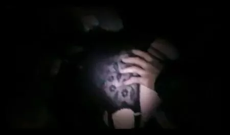 Sötét hajú angyal a TmwVRnet után megható retro sex videok magát