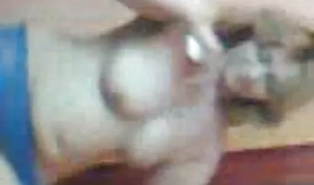 Spriccelős fél családi pornok lány