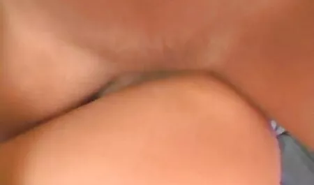 Busty hátszegi melinda szőke pózol vele hatalmas mellei