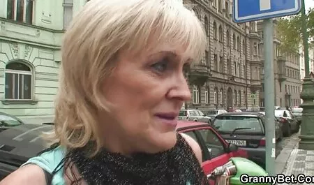 veszi a sex pénzért video seggét