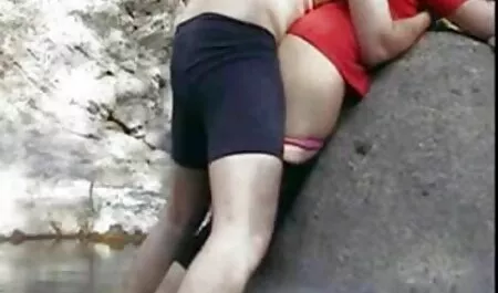 Amatőr Ébenfa döngeti egy fehér kakas punci simogatás