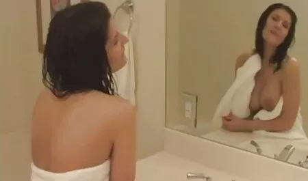 A szépséget a tanárral való orgazmus sex video szexen keresztül oktatják.