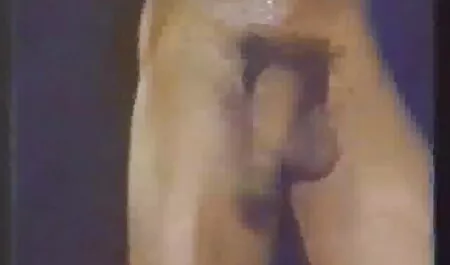 Ázsiai ladyboy muter porno maszturbál a kakasok