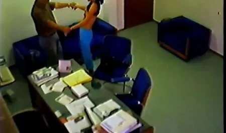 Felöltözve a Nők, Meztelen férfi: vörös ül csisztu zsuzsa szex video az alsó arcát, hogy megalázzák