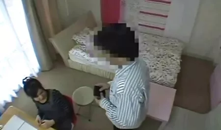 Japán Milf szereti a testvér szeksz maszturbáció.